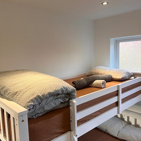 1 Bedroom & Bathroom Dorney Esterno foto