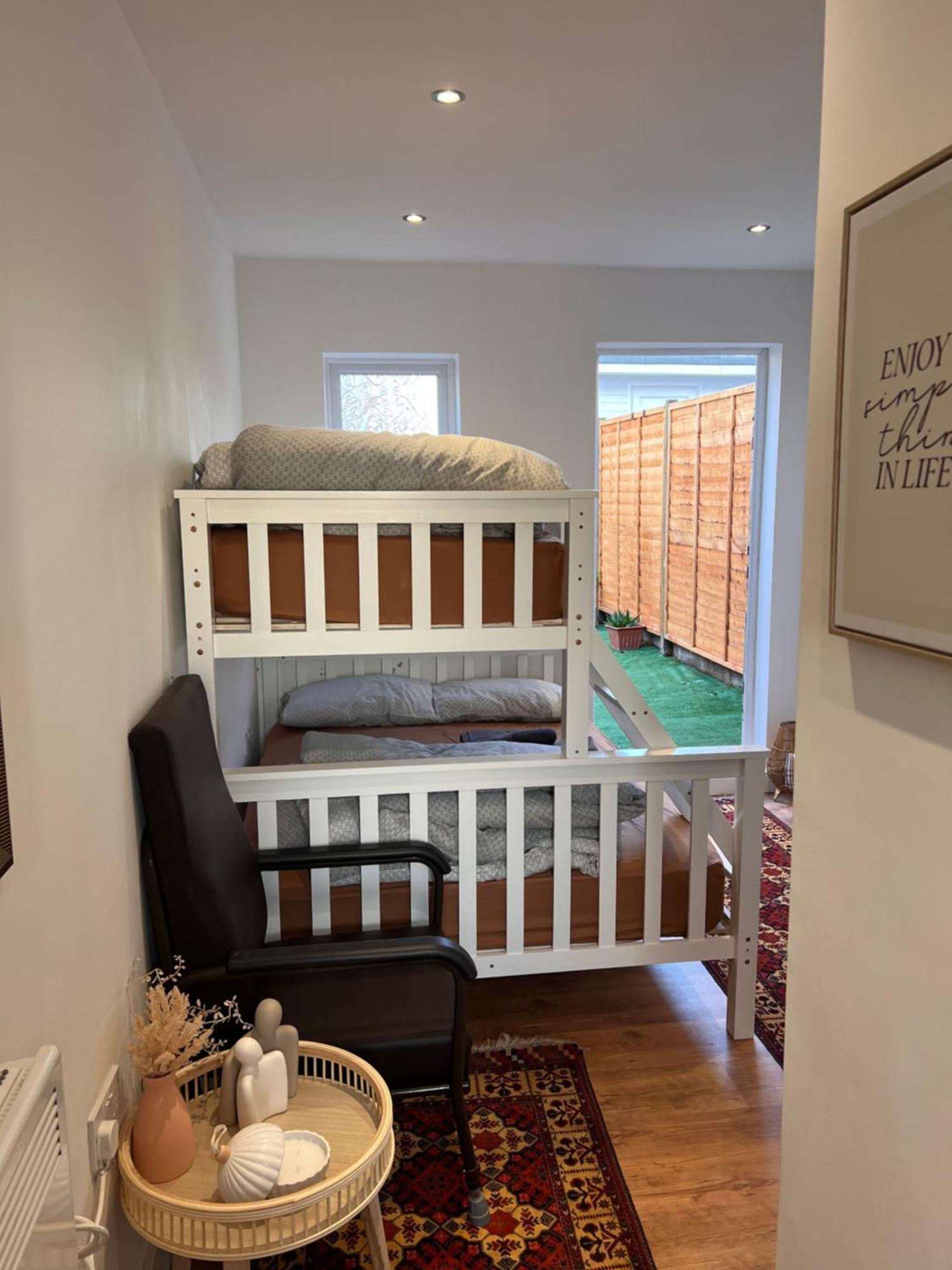 1 Bedroom & Bathroom Dorney Esterno foto