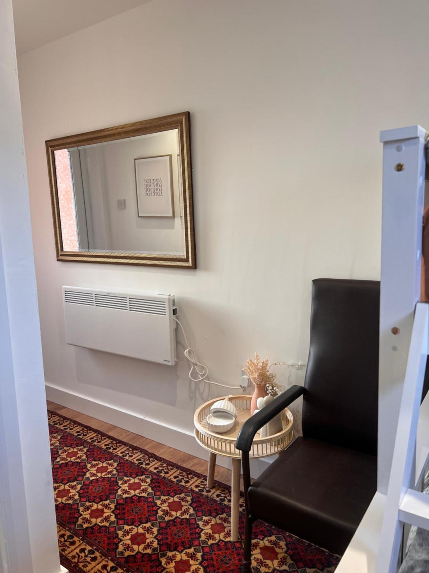 1 Bedroom & Bathroom Dorney Esterno foto