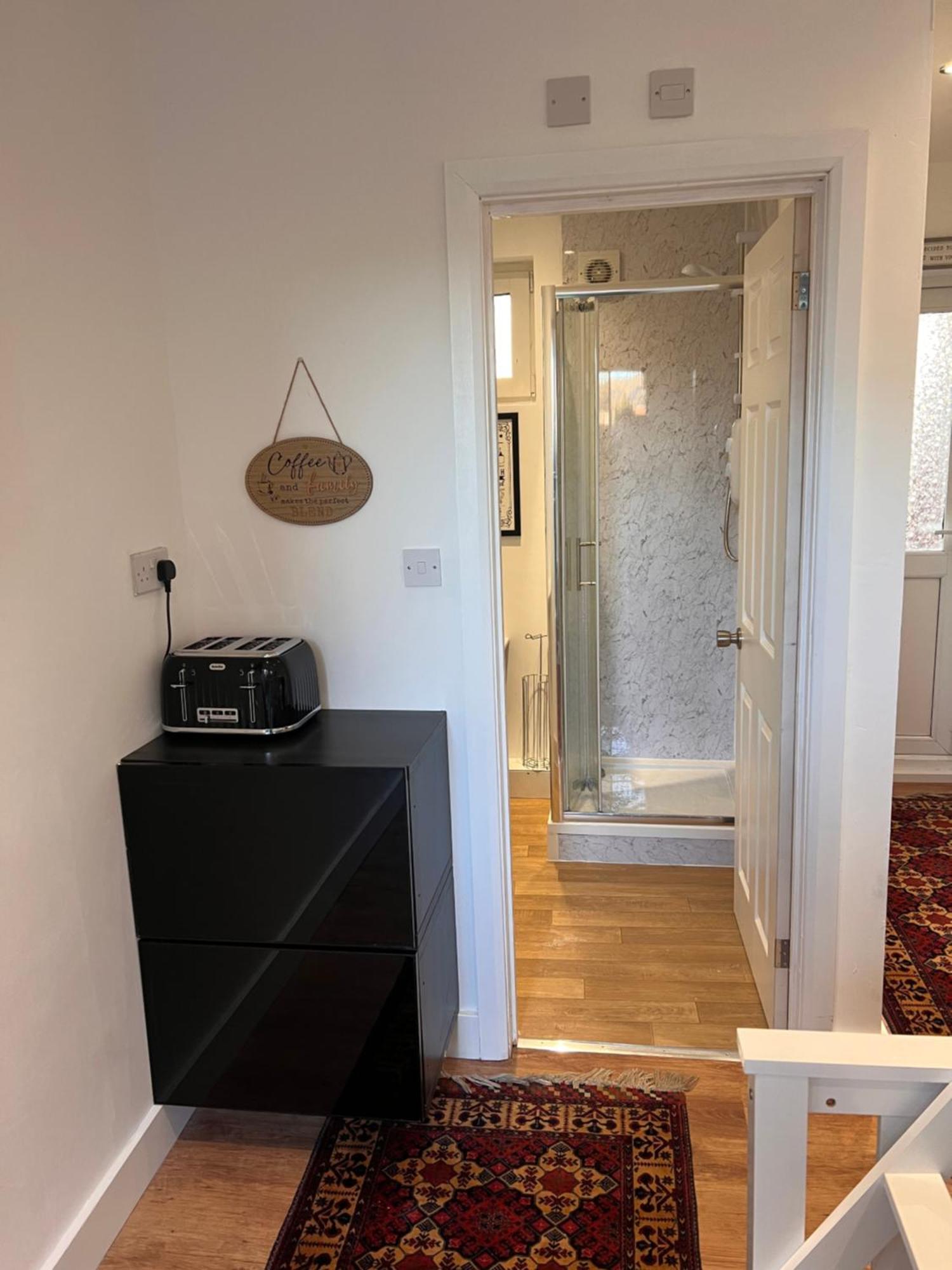 1 Bedroom & Bathroom Dorney Esterno foto